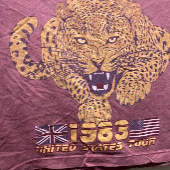 Def Leopard by Goodie Two Sleeves Red Cropped Graphic Tee T-Shirt Size Large - Picture 3 of 5